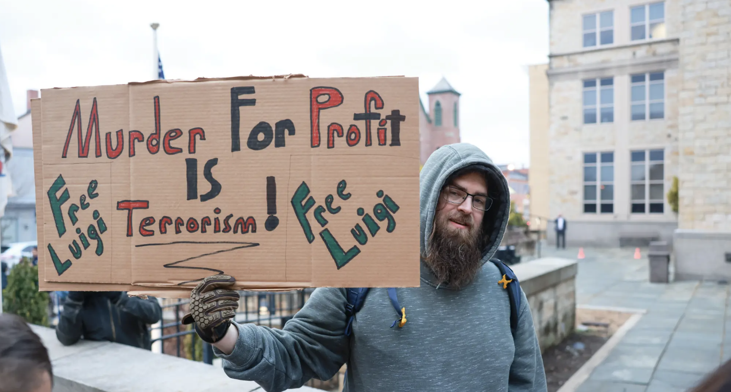 Luigi Mangione同意被引渡至纽约!纽约联邦检察官已对其提出谋杀、跟踪及枪支犯罪指控